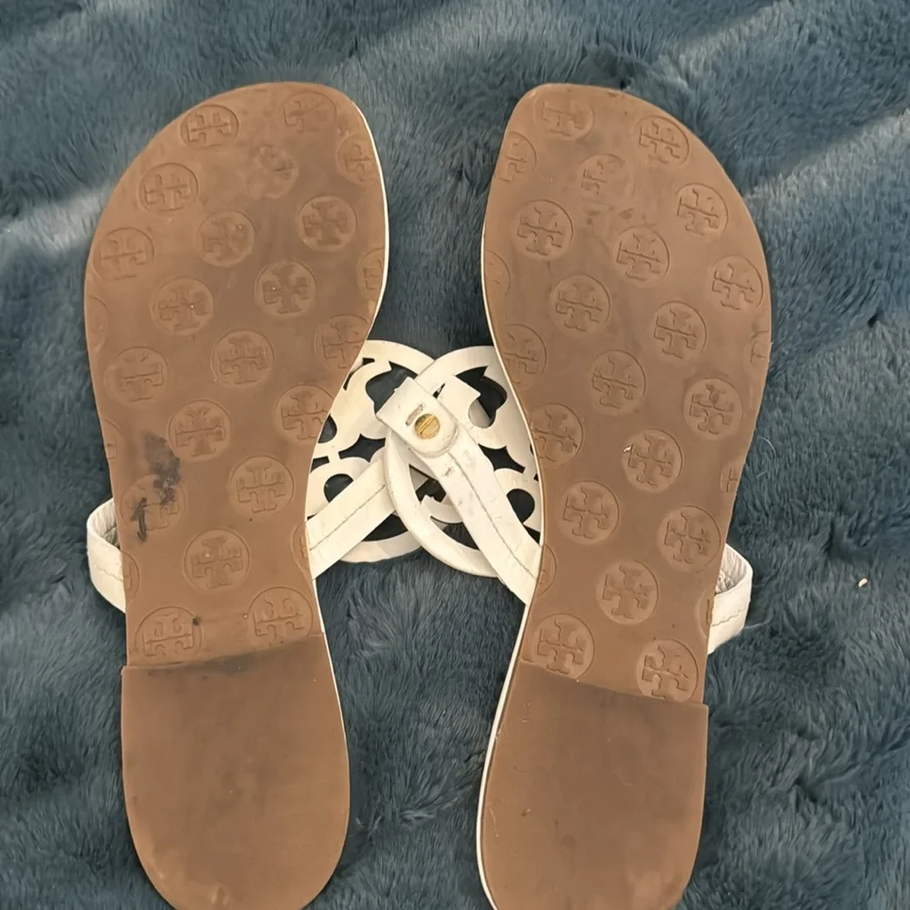 Tory Burch size 9 thong white leather sandals worn once - Picture 2 of 4